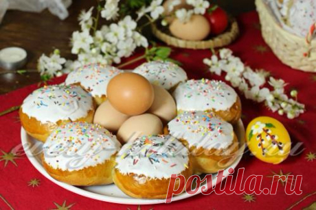 Пасхальные булочки с изюмом.
