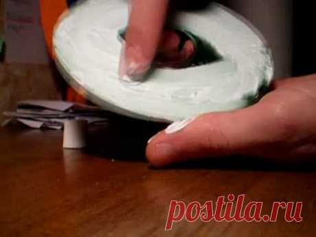Как можно починить поцарапанный диск? How can I fix a scratched CD? - YouTube