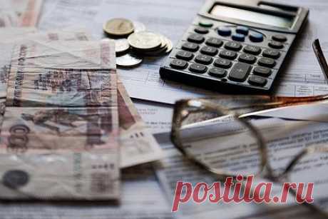 Власти ответили на вопрос о росте налогов для россиян. Глава Минфина Антон Силуанов ответил на вопрос о росте налоговой нагрузки для россиян. По его словам, эта мера неактуальна и время для нее «далеко не самое подходящее». В частности, прогрессивную шкалу увеличивать не будут, так как «это имеет отрицательный эффект на доверие к действиям правительства, властей».