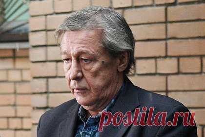Охлобыстин сообщил об ухудшении здоровья Ефремова в тюрьме. Актер, писатель и сценарист Иван Охлобыстин рассказал об ухудшении состояния здоровья его коллеги, артиста Михаила Ефремова в тюрьме. Кинематографист признался, что виновный в ДТП актер стал насквозь больным — вот-вот у него окончательно выпадут все зубы. Охлобыстин считает, что Ефремова нужно освободить из колонии.