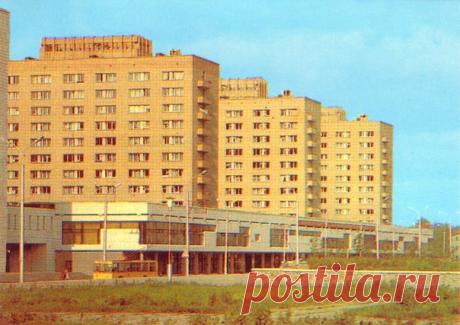 Старый Архангельск.
Универмаг «Орбита» на улице Энгельса (ныне улица Воскресенская)
1983 год, фотограф А. Захарченко