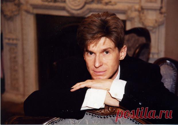 24 бессмертные шутки и афоризма Андрея Кнышева 64 года назад родился выдающийся деятель российского смехопроизводства и юморостроения Андрей Кнышев. Возблагодарим же его за это его же бессмертными шутками и афоризмами!
Один из...