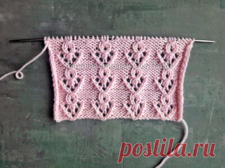 Цветочная полянка - красивый ажурный узор спицами — Смотреть в Эфире Интересный и красивый ажурный узор, состоящий из цветов на изнаночной глади.
Узор подойдет для вязания плечевых изделий (свитеры, кардиганы, платья…