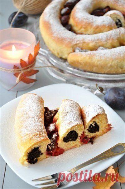 Как приготовить сдобный спиральный пирог с черносливом и маком - рецепт, ингридиенты и фотографии