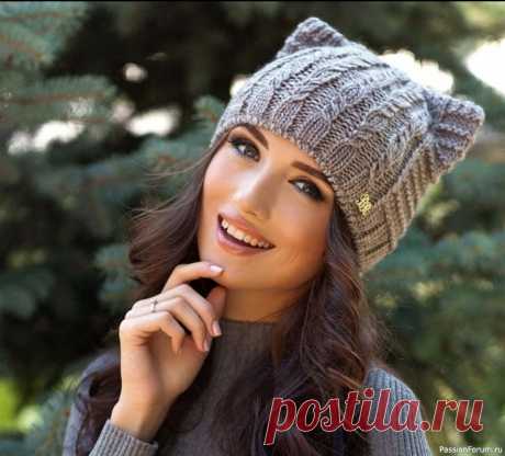 Шапка "кошка" узором "косы". Схема | Вязание спицами аксессуаров Нам понадобится: пряжа (50% мерино или альпака, 50% акрил, 100 грамм на 200-220 метров); сп. № 3,5 – 4,5. Эта шапка подойдет и для 7-8-летнего ребенка, и для взрослой женщины. Узоры: 2 п. вм. л. вправо: вводим правую сп. во 2-ю, потом в 1-ю п. левой сп. и провязываем их вм. л. за передние...