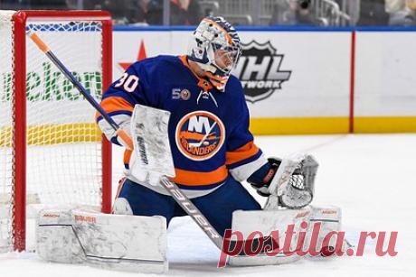 Российского вратаря признали второй звездой дня в НХЛ. Российского вратаря «Нью-Йорк Айлендерс» Илью Сорокина признали второй звездой дня в Национальной хоккейной лиге (НХЛ). В матче против «Сиэтл Кракен» голкипер отразил 32 броска по воротам и оформил шатаут — 4:0. Он провел пятый сухой матч в сезоне и 15-й в карьере в НХЛ.