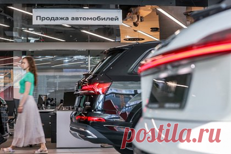 Российским автопроизводителям помогут за счет роста цен на иномарки. Утилизационный сбор на легковые, легкие коммерческие и грузовые автомобили, которые ввозятся в Россию для перепродажи, повысится с 1 августа, рассказал вице-премьер-глава Минпромторга Денис Мантуров. Он напомнил, что защитить таким образом местный рынок от импорта неоднократно предлагали российские автопроизводители.