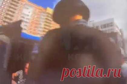 Россиянка залезла в чужой «Гелендваген», разбила лобовое стекло и попала на видео