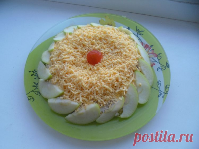 Салат с копченой рыбкой - Простые рецепты Овкусе.ру