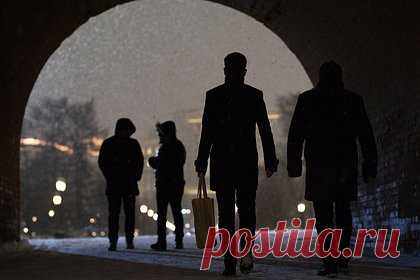 Депутат Госдумы и генерал ФСБ написали статью о борьбе русских и рептилоидов. На Земле существуют структуры, которые хотят передать власть представителям рептилоидной космической цивилизации, однако для этого им необходимо уничтожить население России. Об этом говорится в статье «Российская семья как основа отечественной государственности» в журнале «Юридическая наука и современность».