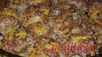 Запеченный картофель с луком и грибным ароматом: самое простое блюдо