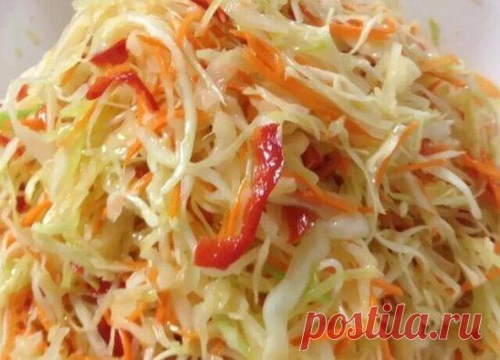 Маринованая капуста по этому рецепту сведёт вас с сума.
Такую капусту можно есть с утра в обед и вечером, и не один лишний килограмм к вам не прицепится.
А вот сколько витамин и микроэлементов получите от неё это не счесть. Капуста, морковь, болгарский перец как это всё полезно. Я даже рекомендую съедать такую капусту хотя бы по 100 гр в день.
ИНГРЕДИЕНТЫ (на литровую баночку) и способ приготовления смотрите на нашем сайте https://superhozyaka.ru/recipes/121003/marinovanay...
