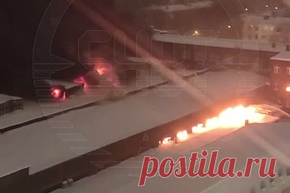 В Москве загорелся завод специализированных автомобилей. На заводе специализированных автомобилей в Москве начался сильный пожар. Огонь в трехэтажном здании на северо-востоке столицы распространился на площади в тысячу квадратных метров и продолжает расширяться. Сейчас пожарные пытаются локализовать возгорание. Информации о пострадавших нет.