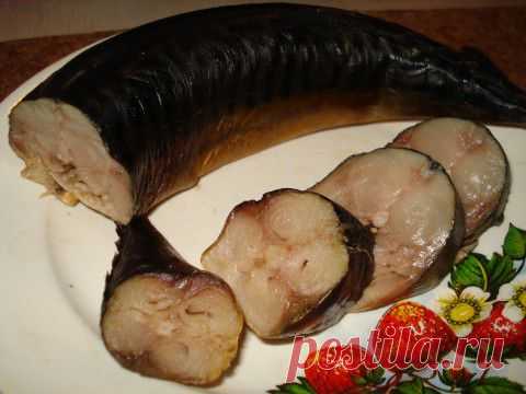 СКУМБРИЯ "копчёная" "Четыре плюса" - в чайном рассоле: скумбрия, черный чай (заварка), соль, сахар.