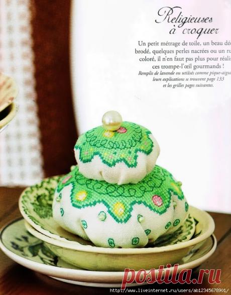 Вышивка крестом. Нежные подушечки.