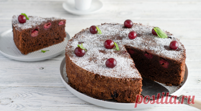 Шоколадный торт с вишней Шоколадный торт с вишней – это более сытный и роскошный вариант конфет «Вишня в шоколаде». Обязательно используйте для его приготовления именно горький шоколад с содержанием какао-бобов не менее 70%. Горчинка сыграет свою роль и выделит торт среди всех подобных.  Здесь не нужна приторная сладость, пусть будет чуть-чуть горько! ИНГРЕДИЕНТЫ вишня без косточек – 150 г […]