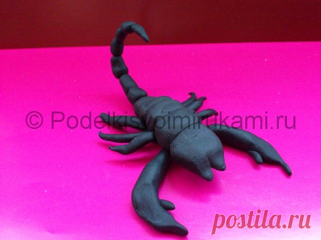 Скорпион из пластилина.