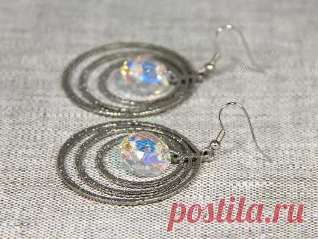 Серьги с переливающимся кристаллом Swarovski