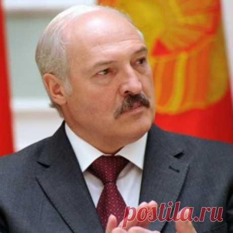 САЙТ-Александр Григорьевич ЛУКАШЕНКО - первый Президент Республики Беларусь. В народе его называют Батька.  Александр Григорьевич родился 30 августа 1954 года в посёлке городского типа Копысь, Оршанского района, Витебской области, Белорусской ССР, СССР. Имеет два высших образования. Службу в армии проходил..