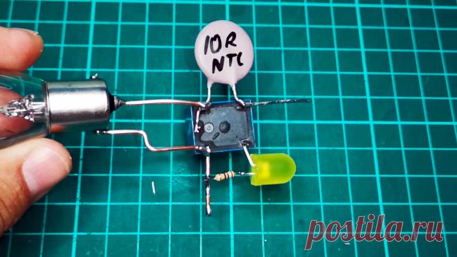 Любопытная схема простейшего устройства плавного пуска на реле без транзисторов и микросхем Любопытное устройство выполнено в виде простейшего дискретного регулятора и предназначено для двухступенчатого увеличения электрической мощности, подаваемой на лампочку или иную нагрузку от источника постоянного тока. В момент подачи напряжения питания регулятор принудительно ограничивает ток,