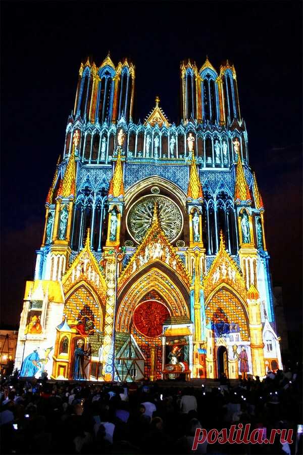 Собор Нотр - Дам де Реймс ночью. Франция.