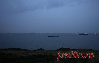 В ООН сообщили, что проход судов в Черное море в рамках зерновой сделки не осуществляется. По словам представителя генсека организации Стефана Дюжаррика, Совместный координационный центр уже более двух недель не выдавал соответствующих разрешений