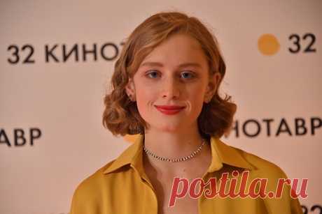 Дочь Сергея Бодрова получила приз за лучшую женскую роль на кинофестивале. Дочь актера, режиссера и телеведущего Сергея Бодрова-младшего Ольга была удостоена награды «Кинотавра» за лучшую женскую роль. Она сыграла одну из ключевых ролей в фильме «Море волнуется раз» режиссера Николая Хомерики, который на фестивале в 2021 году получил главную награду.