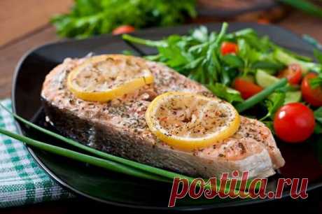 20 рецептов из горбуши, которые станут вашими любимыми - Будет вкусно - 11 мая - 43569160236 - Медиаплатформа МирТесен Помимо дорогого лосося есть и куда более доступная, но не менее вкусная красная рыба. Это горбуша, представитель все того же лососевого семейства. Рецепты из нее отличаются от рецептов на основе белой рыбы. Она жирнее, и в то же время это полезные жиры. Горбуша – нежный продукт, так что обращайся с - 11 мая - 43569160236 - Медиаплатформа МирТесен
