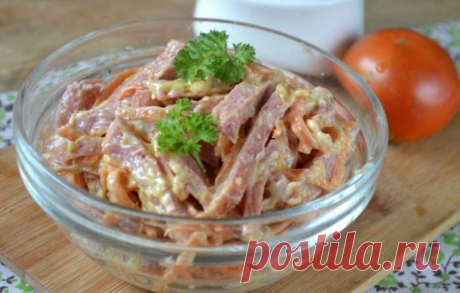 Салат с копчёным колбасным сыром и кукурузой