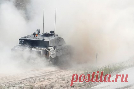 Названо слабое место западных танков. Полковник в отставке, военный эксперт Михаил Тимошенко заявил, что немецкие танки Leopard, британские Challenger и американские Abrams объединяют одни и те же недостатки — в частности, слабая броня кормы. По его мнению, при проектировки техники необходимо выбрать центр масс и «сбалансировать компановку».