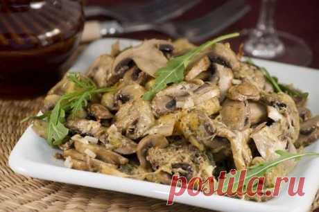 Шампиньоны запеченные.

Очень вкусная закусочка! Любители грибов оценят.

Вам потребуется:

Шампиньоны свежие 400 г
Масло оливковое 2 ст.л.
Чеснок 2 зубочка
Тимьян сухой 0.5 ч.л.
Лимон 0.5 шт
Сыр пармезан 30 г

Как готовить:

Этап 1.
Важно выбрать свежие грибочки, чтобы беленькие были.

Этап 2.
Грибы промыть, а если можно, то и просто протереть их салфеткой, чтобы не набирали лишнюю влагу. Нарезать пластинками. Выложить на противень. Слой грибов не должен быть высоким, что...