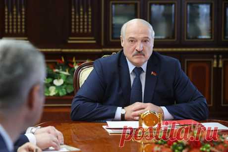 Лукашенко сравнил свободу слова с экстремизмом. Президент Белоруссии Александр Лукашенко полагает, что свобода слова в стране переросла в экстремистскую деятельность, а атмосфера страха и недоверия в обществе воцарилась благодаря сфабрикованным против представителей власти «сливам». Ситуацию в информационном пространстве он сравнил с «кровавой распрей».