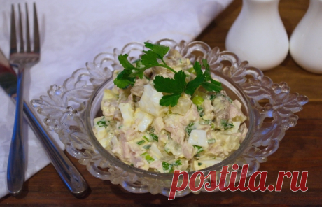 Салат з куркою, печерицями та ананасами