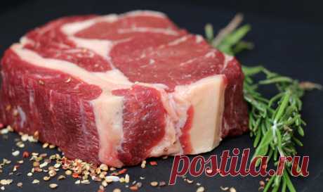 Подходит ли мясная #диета для похудения

Мясная диета включает в себя только одно: мясо! Но много и несколько раз в день. 
- В #меню вы не найдете ни фруктов, ни овощей. 
- И все с целью быстро сбросить килограммы.

Так давайте узнаем, что такое #мясная_диета, если у нее есть преимущества и каковы недостатки и полезна ли она?
- Мясная #диета