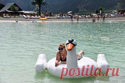 В России обнулят НДС для новых туристических объектов. Правительство России поддержало введение нулевой ставки НДС для компаний, которые инвестируют в создание туристических объектов. Мера будет действовать для инвесторов, которые строят, предоставляют в аренду и управление туристические объекты — гостиницы и иные средства размещения.