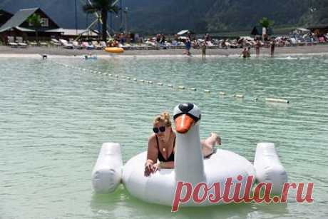 В России обнулят НДС для новых туристических объектов. Правительство России поддержало введение нулевой ставки НДС для компаний, которые инвестируют в создание туристических объектов. Мера будет действовать для инвесторов, которые строят, предоставляют в аренду и управление туристические объекты — гостиницы и иные средства размещения.