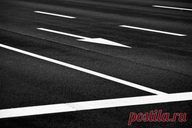 Юрист Радько предупредил водителей о штрафе за несоблюдение разметки. Зимой дорожная разметка может быть незаметна из-за снега.