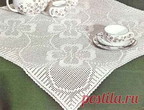 Квадратная салфетка с крупным цветочным орнаментом. Схема вязания