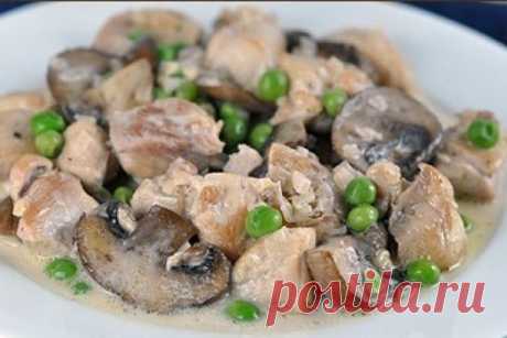 ПОХУДЕЙКИНЫ РЕЦЕПТЫ 
Курица в мультиварке с шампиньонами
Куриное филе — 150 гШампиньоны белые или коричневые — 200 гЛук-порей — 1/2 штукиСметана нежирная — 50 гОливковое масло — ½ ст. л.Карри — одна щепоткаПоваренная сол…