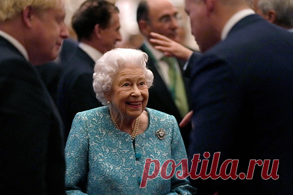 Британская королева провела первые аудиенции после многодневной болезни. Британская королева Елизавета II вернулась к работе после многодневного отсутствия из-за болезни. Во вторник она провела две виртуальные аудиенции и приняла новых послов Южной Кореи и Швейцарии в Великобритании. Дипломаты, находившиеся в Букингемском дворце, общались с королевой по видеосвязи.