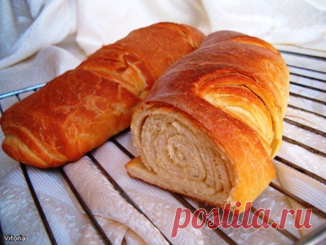 Слоёный хлеб от CARINA Очень вкусный,слоёный хлебушек от Карины с сайта: https://www.carina-forum.com/carina/index.php Опара: . 50 г мука . 30 мл вода . 1/ 3 чайной ложки сухихи дрожжей . Развести дрожжи в теплой воде, добавить муку и замесить тесто . Выложить в смазанную маслом миску, накрыть и поставить в теплое место…