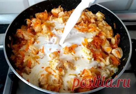 Вылили на сухую курицу поллитра молока: ставим на стол сочный ужин за 30 минут - Steak Lovers - Медиаплатформа МирТесен Этот рецепт наверняка придется по вкусу многим домохозяйкам. Зальем курицу молоком прямо в сковороде и поставим на стол сочный ужин за полчаса. На два куриных филе среднего размера нам потребуется крупная морковь, пара луковиц, молоко (вместо можно взять и жирные сливки) растительное масло и - 25 ноября - 43718401250 - Медиаплатформа МирТесен