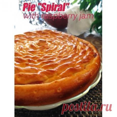 Пирог &quot;Спираль&quot; с малиновым джемом