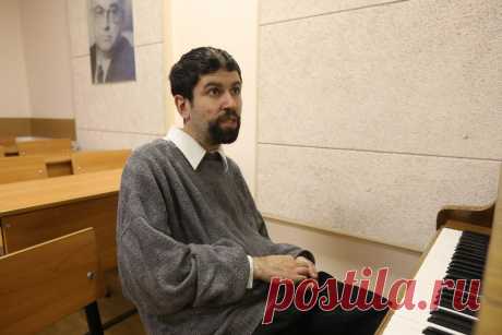 «Я буду еще лучше учиться и решу свои проблемы»: как парень с аутизмом поступил в консерваторию То, что удалось Алексею и Центру «Антон тут рядом», - мечта десятков таких же талантливых людей