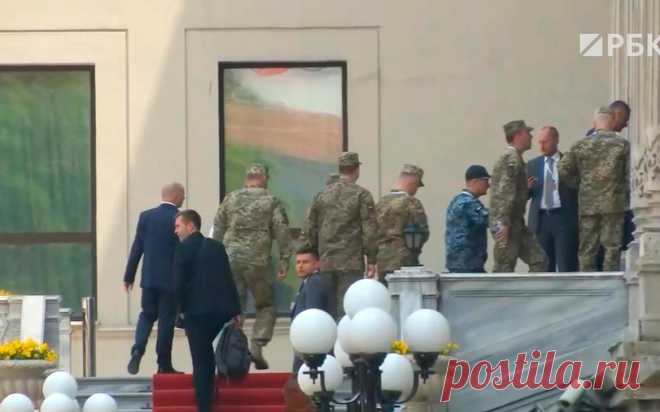 Приезд делегации Украины на место переговоров в Стамбуле попал на видео. Украинская делегация приехала на место переговоров в Стамбуле.