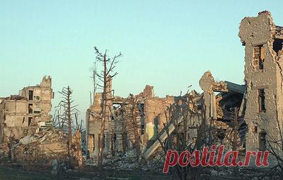 Пушилин заявил, что киевский режим сделал из населения Артемовска живой щит. Оборудование огневых точек и снайперская работа обустраивались и в жилых зданиях, подчеркнул врио главы ДНР