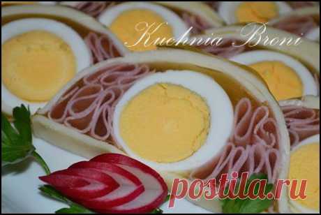 Рулет с яйцами и ветчиной