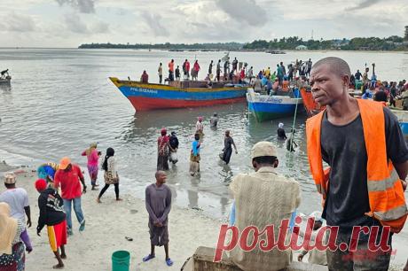 «Мы умрём от голода без России». «АиФ» выяснил, почему в Африке нет хлеба. Удивительно, что огромный континент, где растут бананы, ананасы, кокосы и манго, столь зависим от нашей пшеницы. Отчего же африканцы не вырастят её сами?