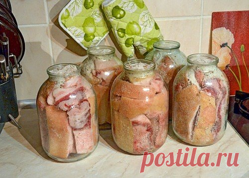Самое вкусное сало.
Советую взять на заметку этот простой и доступный рецепт вкусного сала, который Вы легко сможете приготовить к ужину или на закуску. Попробуйте - не пожалеете! Закусочка получается невероятно вкусная, сметают влёт.
Ингредиенты:
• сало
• вода - 1 литр
• поваренная соль - 1 стакан
• лавровый лист - 3-4 штуки
• перец горошком - по вкусу
• репчатый лук - 1 штука
• чеснок - 3-4 зубчика
• черный молотый перец.
Как приготовить вкусное сало:
Складываем сало в к...