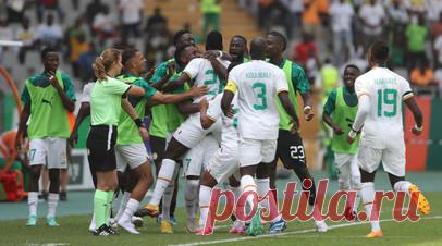 Сенегал победил Камерун и пробился в 1/8 финала Кубка Африки по футболу. Сборная Сенегала нанесла поражение команде Камеруна в матче групповой стадии Кубка африканских наций по футболу 2023 года. Читать далее